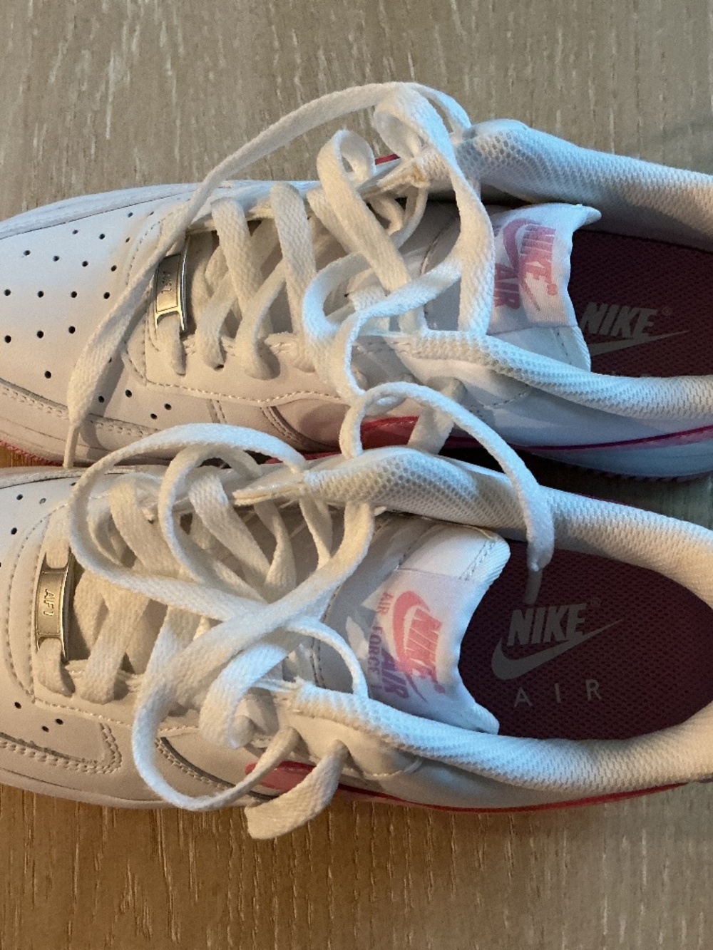 NIKE AIR TENNIS SHOES WIMENS